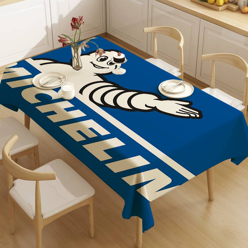 مفرش طاولة من البوليستر المقاو - مراجعة Home Textiles Today Logo وسعره